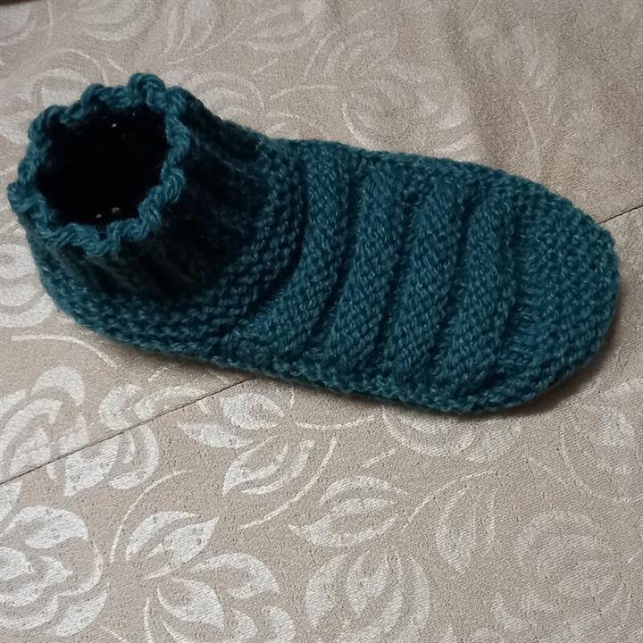 پاپوش بافتنی دستباف ، بدون درز  ،مردانه ،زنانه ،بچه گانه ، در سایزها و رنگ و طرحهای مختلف شیک و گرم ، زیبا